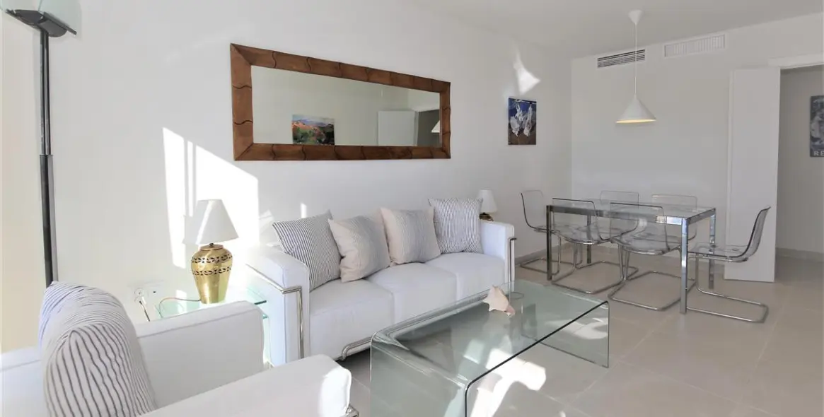 Short-term rent of middle floor apartment in Estepona 16