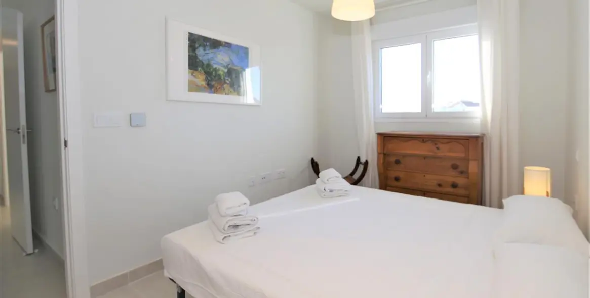 Short-term rent of middle floor apartment in Estepona 17