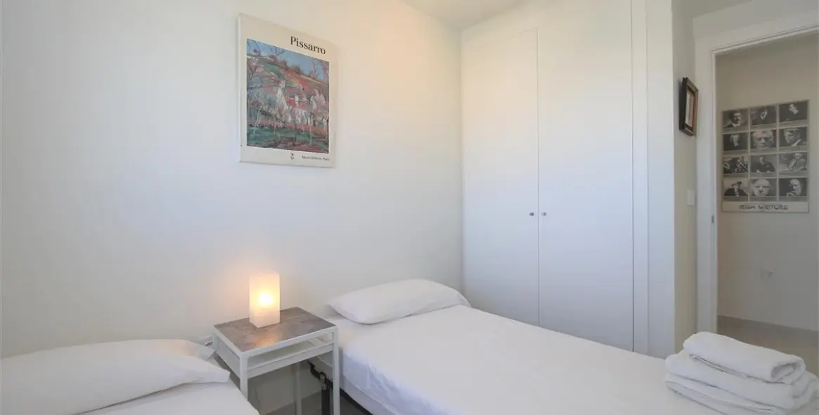 Short-term rent of middle floor apartment in Estepona 18