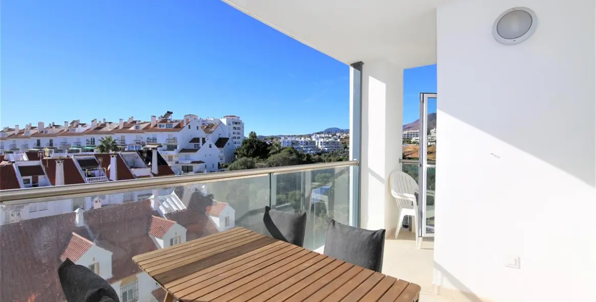 Short-term rent of middle floor apartment in Estepona 20
