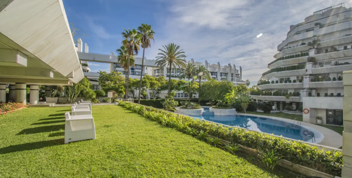 Long-term rent of middle floor apartment in Marbella 2