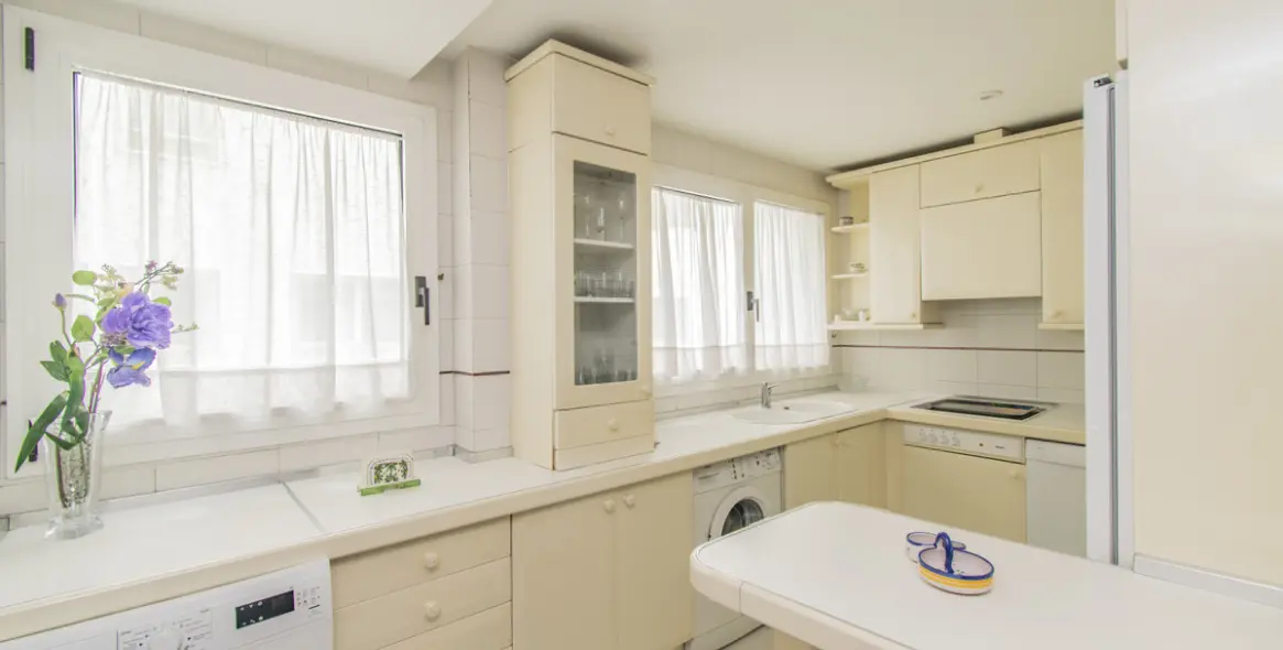 Long-term rent of middle floor apartment in Marbella 19