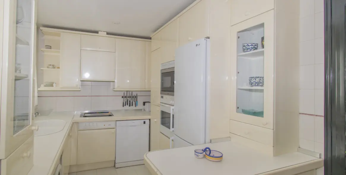 Долгосрочная аренда апартаментов на среднем этаже в Marbella 21