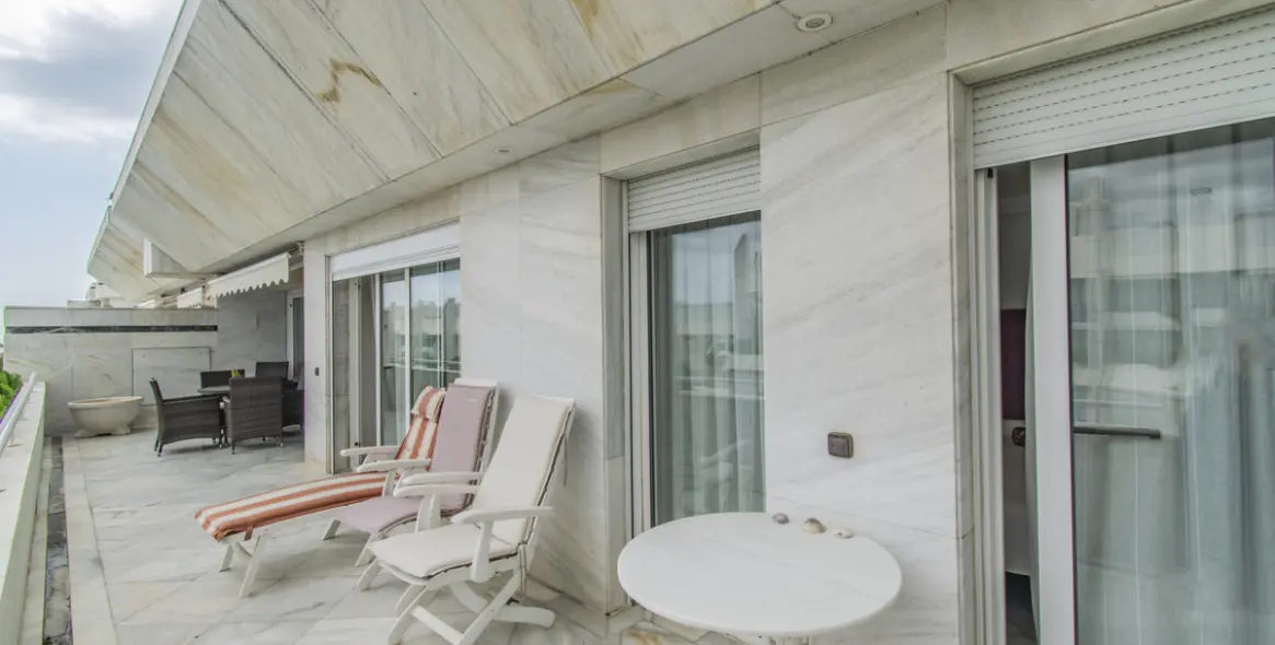 Долгосрочная аренда апартаментов на среднем этаже в Marbella 22