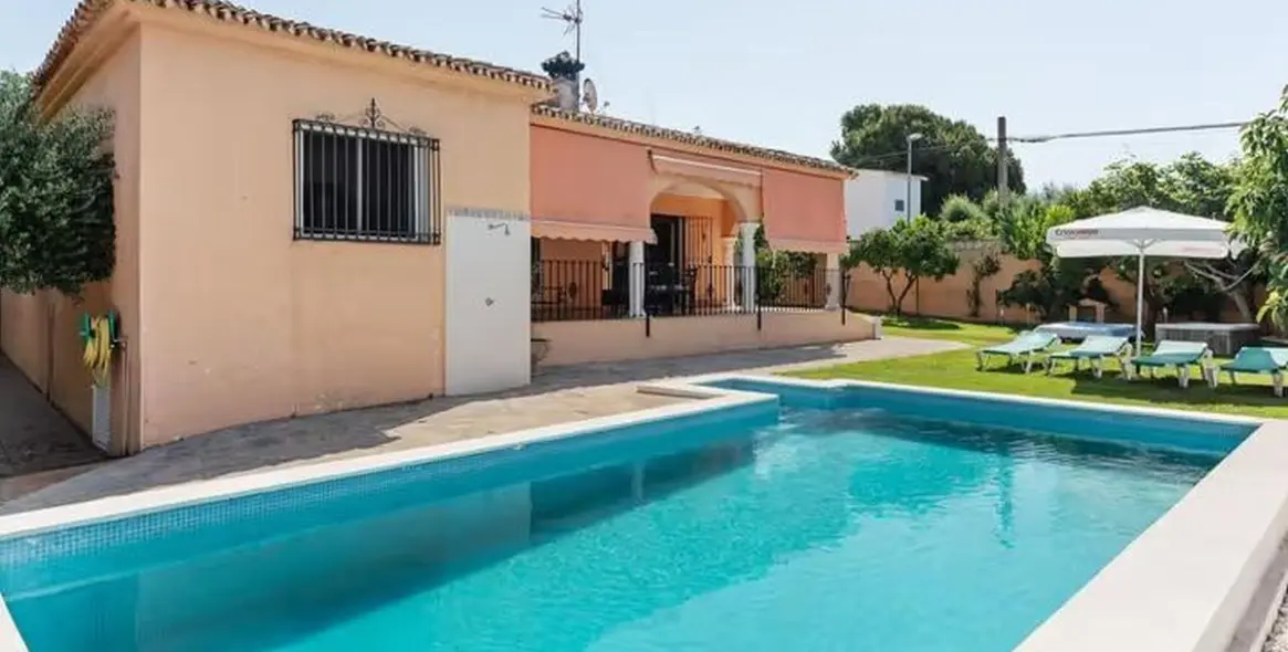 Долгосрочная аренда  отдельно стоящей виллы в Elviria 1