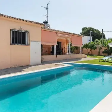 Долгосрочная аренда  отдельно стоящей виллы в Elviria