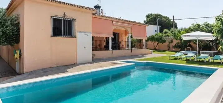 Долгосрочная аренда  отдельно стоящей виллы в Elviria 0