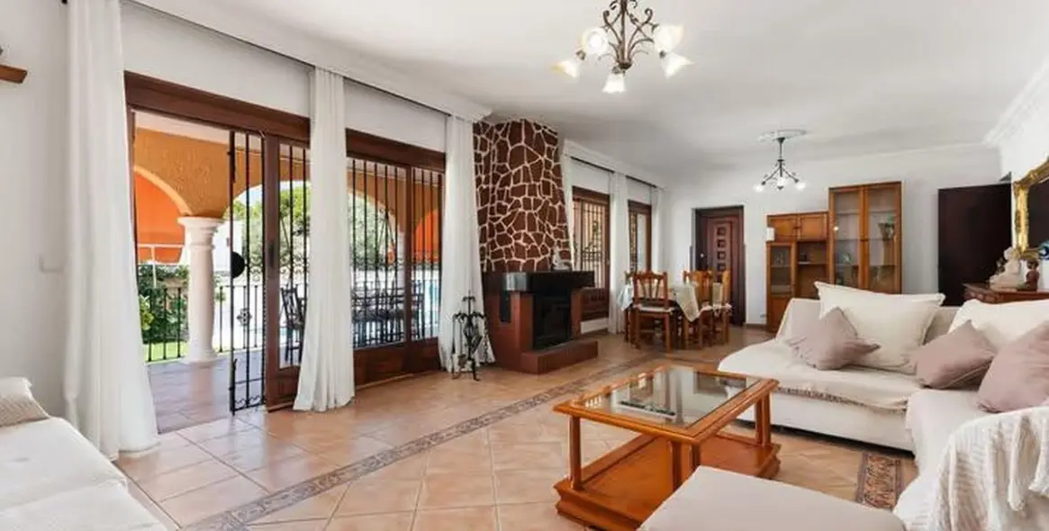 Долгосрочная аренда  отдельно стоящей виллы в Elviria 3