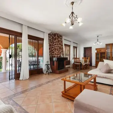 Долгосрочная аренда  отдельно стоящей виллы в Elviria
