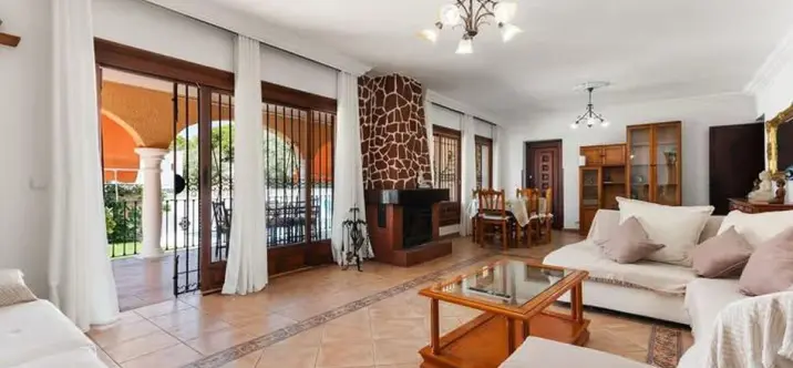 Долгосрочная аренда  отдельно стоящей виллы в Elviria 2