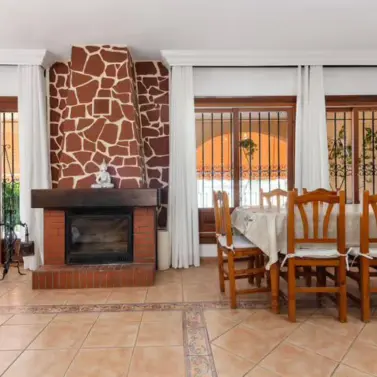 Долгосрочная аренда  отдельно стоящей виллы в Elviria