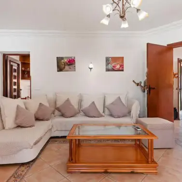 Долгосрочная аренда  отдельно стоящей виллы в Elviria