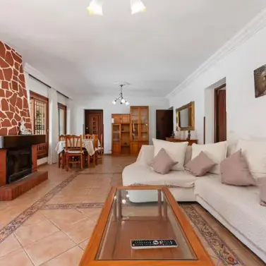 Долгосрочная аренда  отдельно стоящей виллы в Elviria