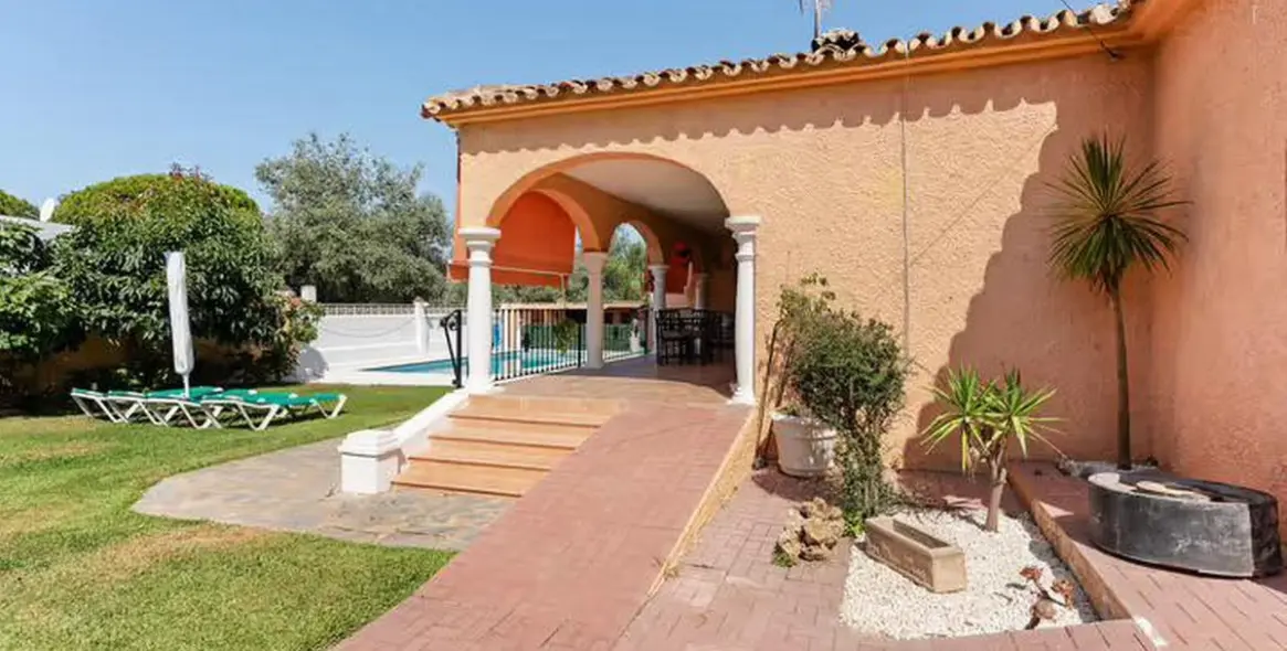 Долгосрочная аренда  отдельно стоящей виллы в Elviria 21