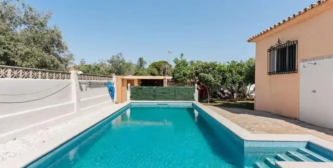 Долгосрочная аренда  отдельно стоящей виллы в Elviria 23