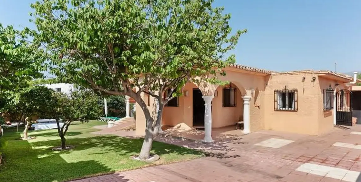 Долгосрочная аренда  отдельно стоящей виллы в Elviria 25