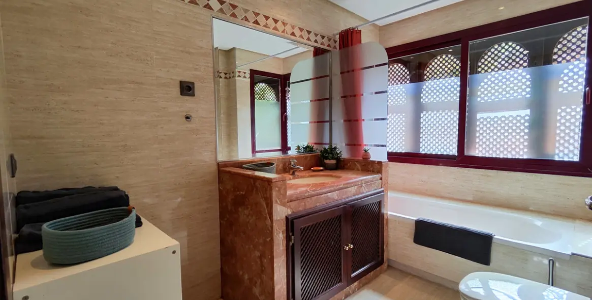 Sale of ground floor apartment in Marbella 11