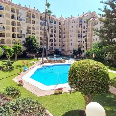 Sale of middle floor apartment in Fuengirola
