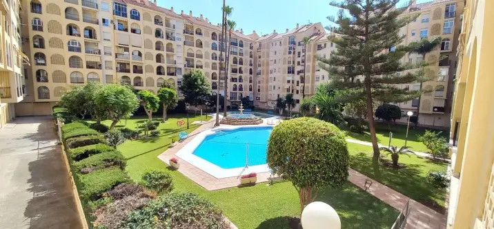 Sale of middle floor apartment in Fuengirola 0