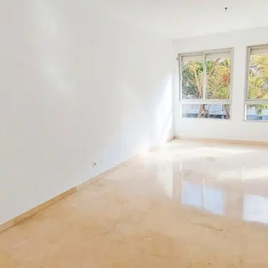 Sale of middle floor apartment in Fuengirola