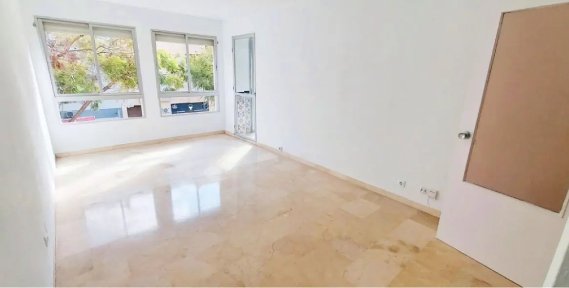 Sale of middle floor apartment in Fuengirola 3