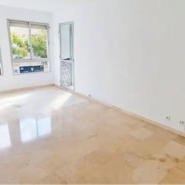 Sale of middle floor apartment in Fuengirola