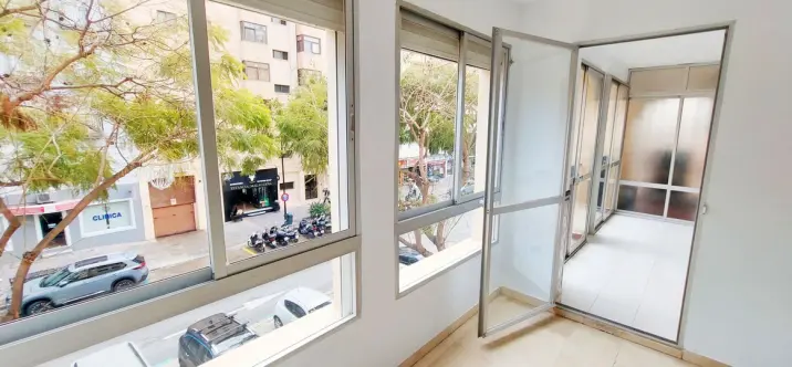 Sale of middle floor apartment in Fuengirola 3