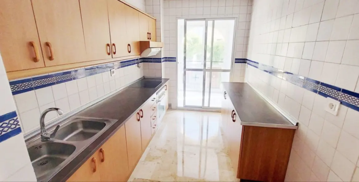 Sale of middle floor apartment in Fuengirola 8