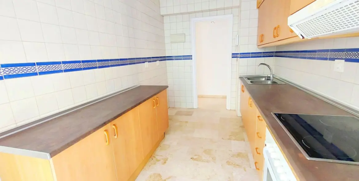 Sale of middle floor apartment in Fuengirola 9