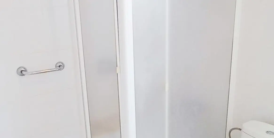 Sale of middle floor apartment in Fuengirola 15