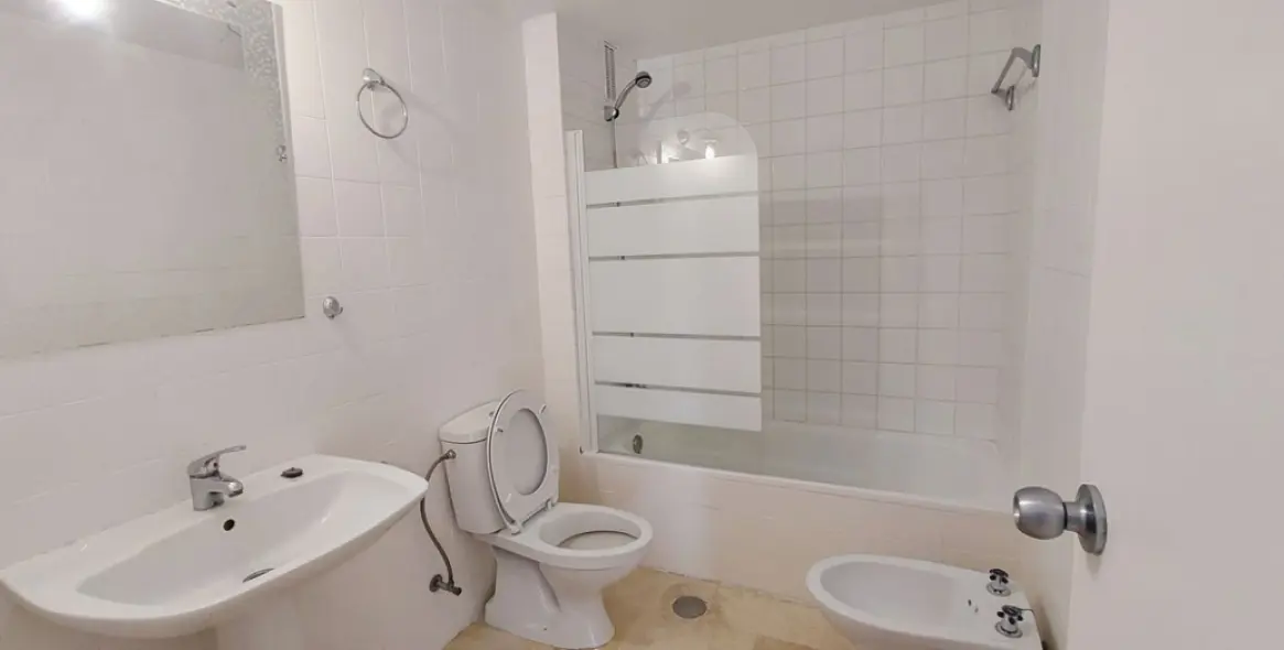 Sale of middle floor apartment in Fuengirola 20