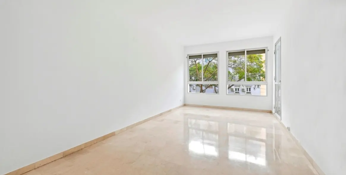 Venta de apartamento en planta media en Fuengirola 2