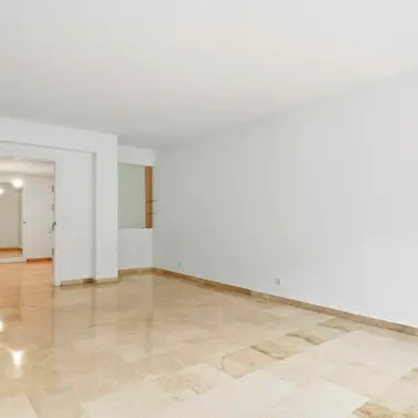 Sale of middle floor apartment in Fuengirola