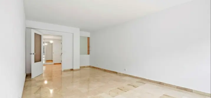 Sale of middle floor apartment in Fuengirola 2