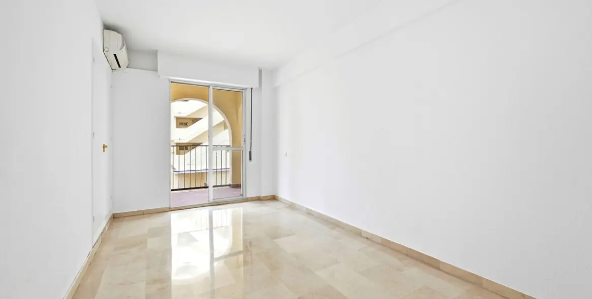 Venta de apartamento en planta media en Fuengirola 8