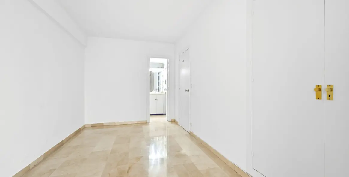 Venta de apartamento en planta media en Fuengirola 9