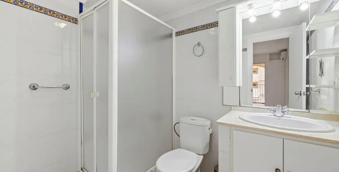 Venta de apartamento en planta media en Fuengirola 11
