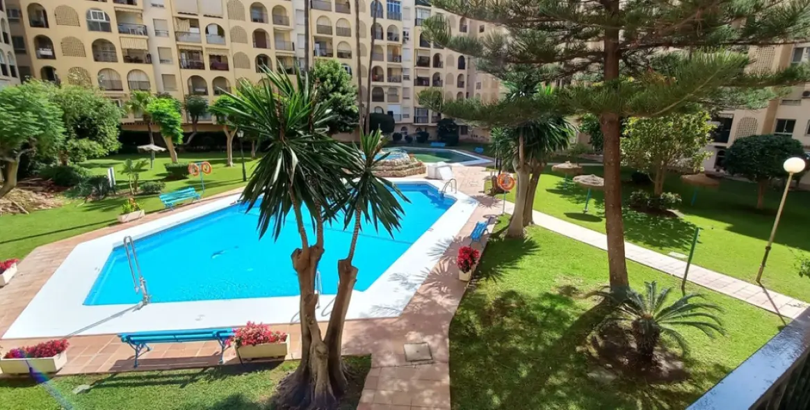 Venta de apartamento en planta media en Fuengirola 25