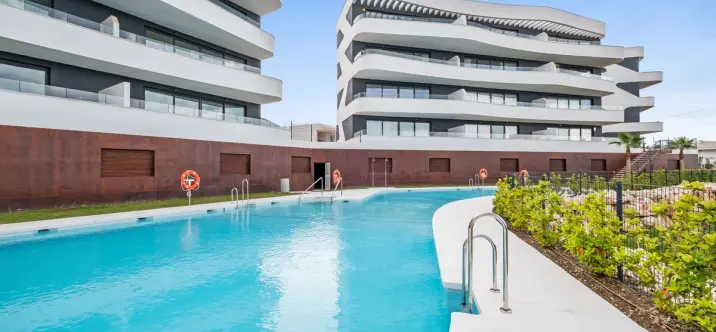 Sale of middle floor apartment in Fuengirola 0