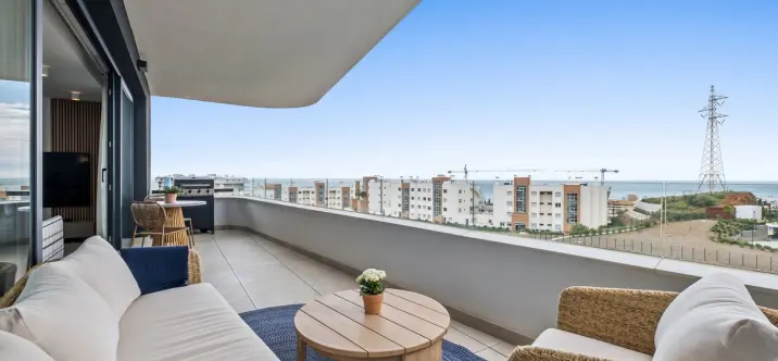 Sale of middle floor apartment in Fuengirola 1