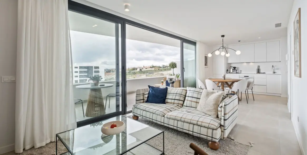 Sale of middle floor apartment in Fuengirola 3