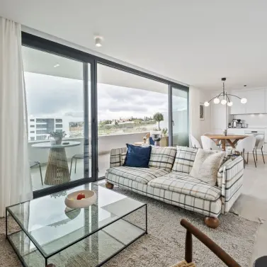 Sale of middle floor apartment in Fuengirola