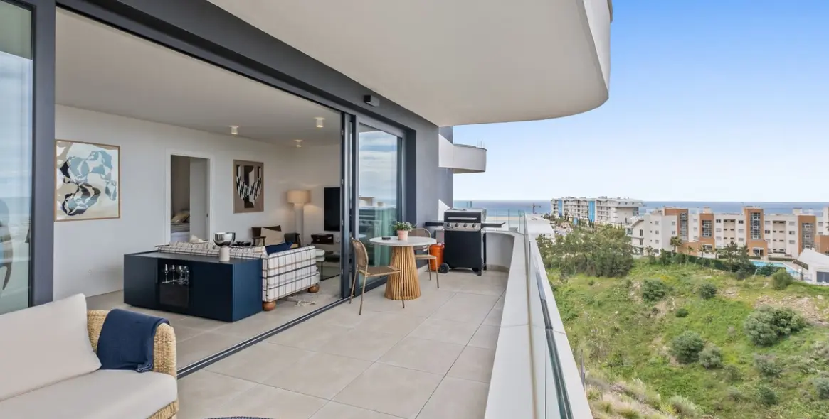 Sale of middle floor apartment in Fuengirola 12