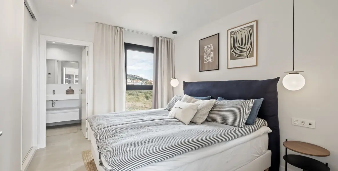 Sale of middle floor apartment in Fuengirola 18