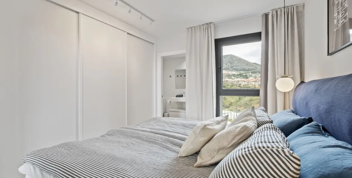 Sale of middle floor apartment in Fuengirola 19