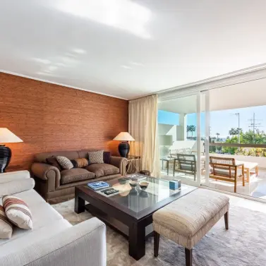 Venta de apartamento en planta media en Bel Air