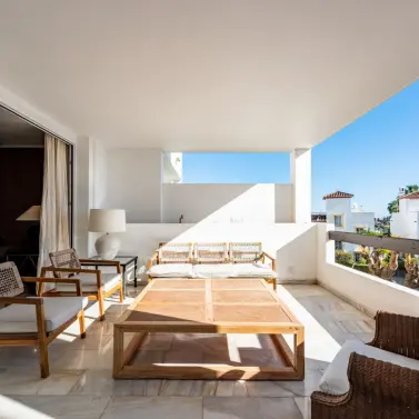 Venta de apartamento en planta media en Bel Air