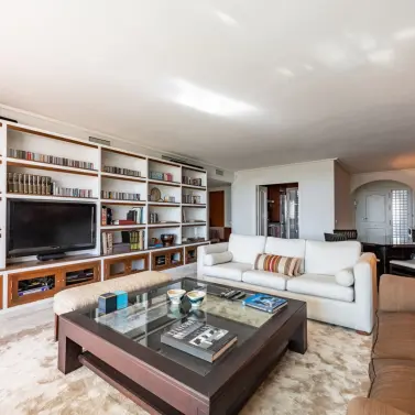 Venta de apartamento en planta media en Bel Air