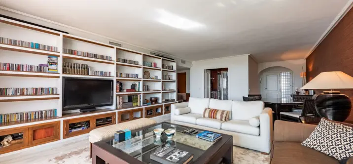 Venta de apartamento en planta media en Bel Air 2