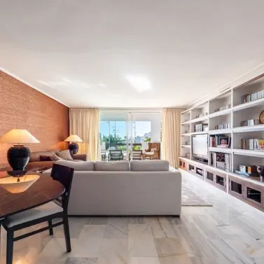 Venta de apartamento en planta media en Bel Air